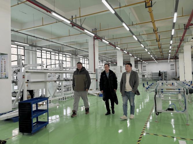 武汉市高新技术产业协会秘书长胡文考察中步擎天,推进高新技术发展
